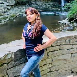 Meet your Posher, Efigenia